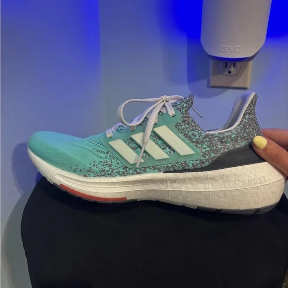 Adidas Ultraboost Light Running Shoes - Picture 4 of 6
